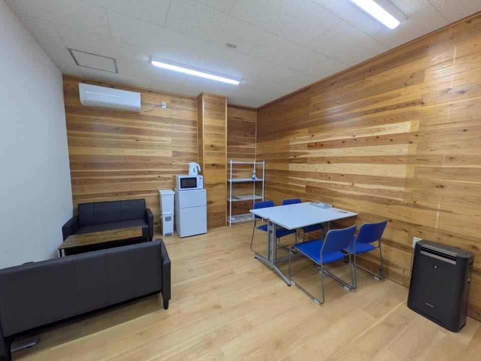 Dining area, kitchen