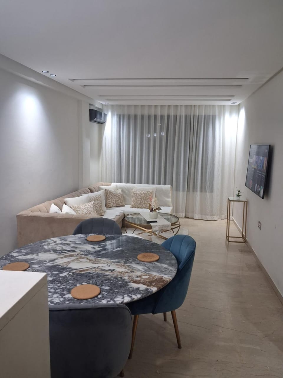 Moderne Studio En plein quartier Maârif avec climatisation, wifi, balcon,parking et trés bon emplacement Apartment in Casablanca