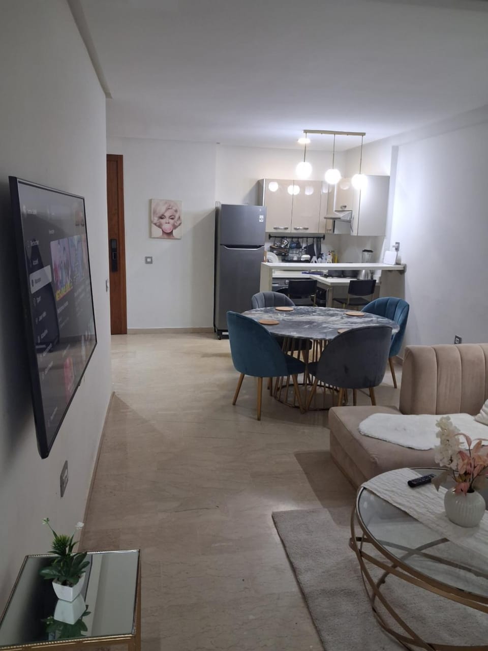 Moderne Studio En plein quartier Maârif avec climatisation, wifi, balcon,parking et trés bon emplacement Apartment in Casablanca