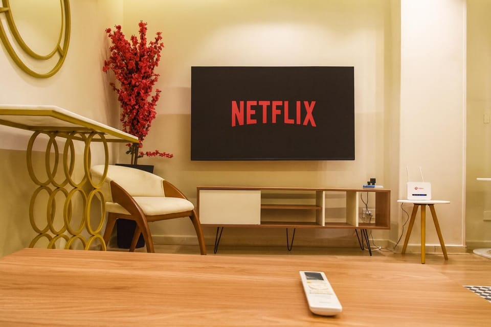 TV and multimedia, Living room, Seating area, Evening entertainment