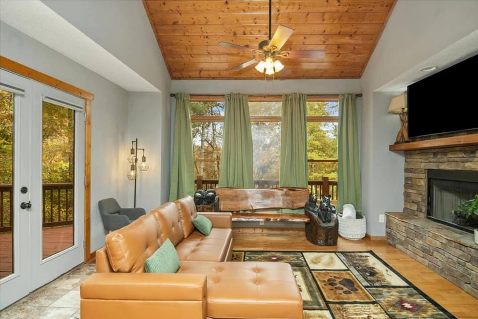 Communal lounge/ TV room, TV and multimedia, Living room, Seating area, Evening entertainment, fireplace