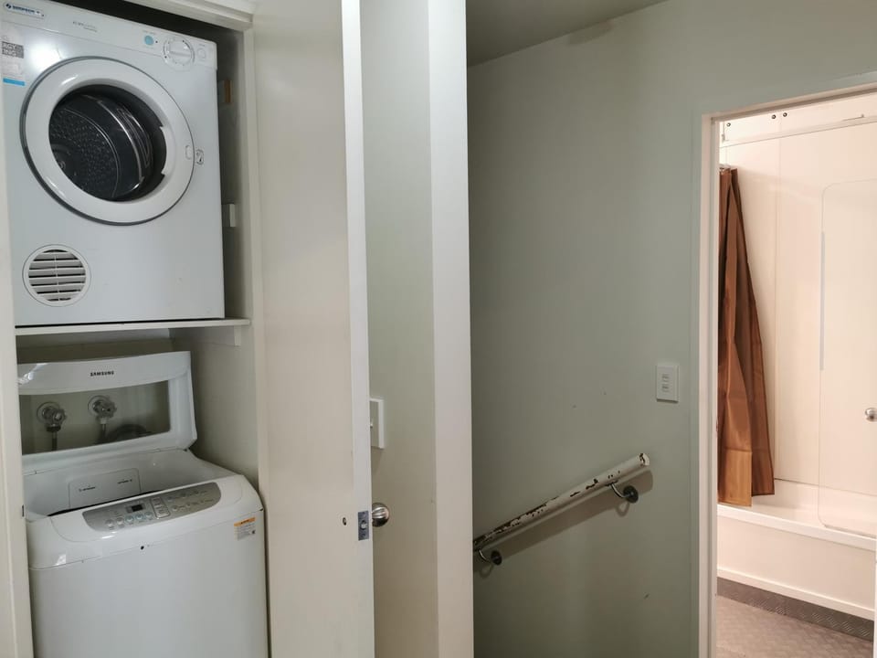 Shower, Bathroom, Bath, washing machine, dryer