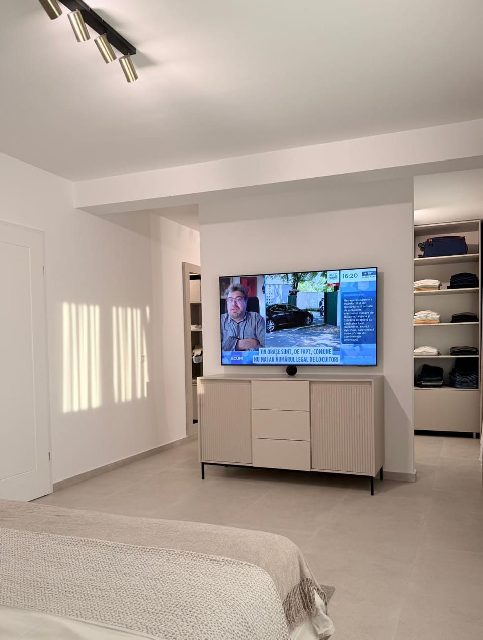 TV and multimedia, Photo of the whole room, Bedroom, wardrobe