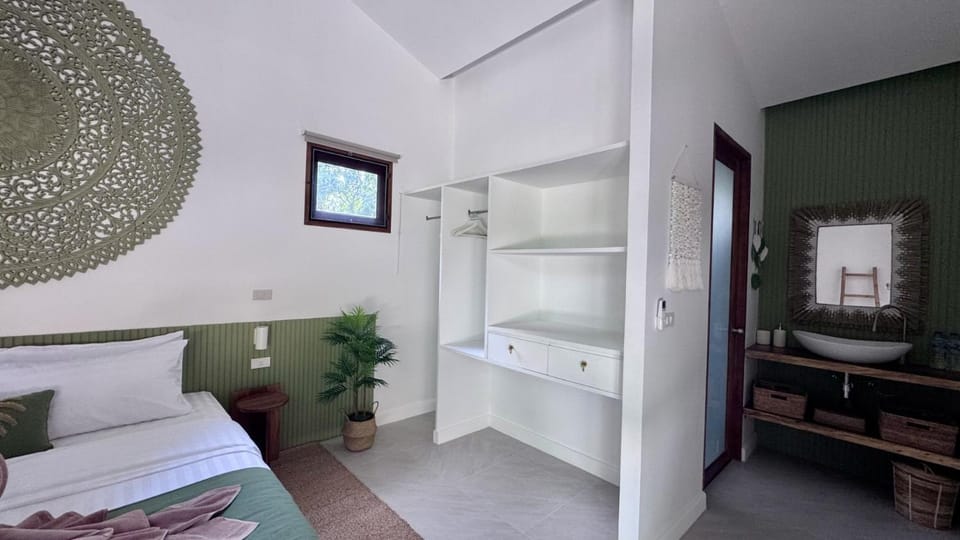 Bed, Bathroom, Photo of the whole room, Bedroom, wardrobe