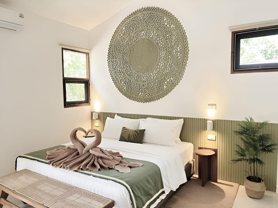 Bed, Photo of the whole room, Bedroom, towels, air conditioner