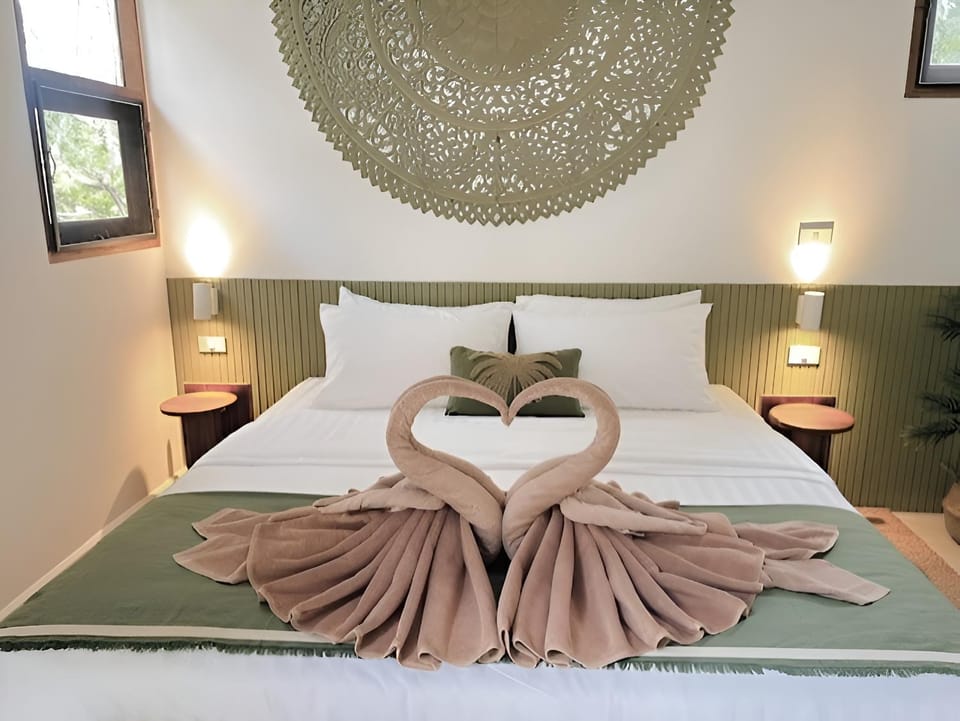 Bed, Photo of the whole room, Bedroom, towels