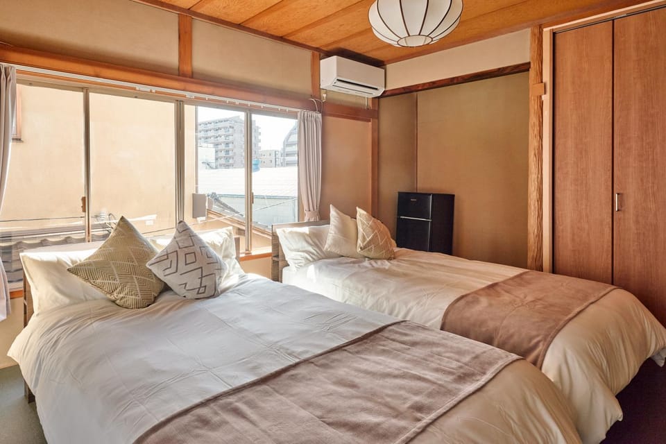 Bed, Photo of the whole room, Bedroom, wardrobe, air conditioner