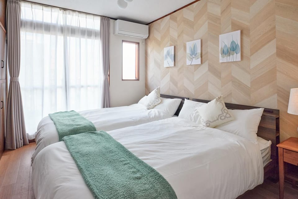 Bed, Photo of the whole room, Bedroom, air conditioner