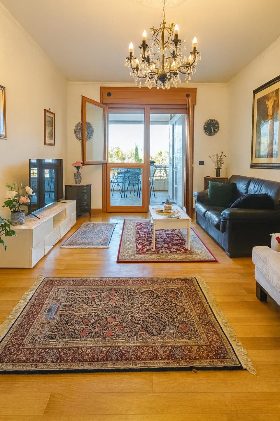 Communal lounge/ TV room, Living room, Seating area