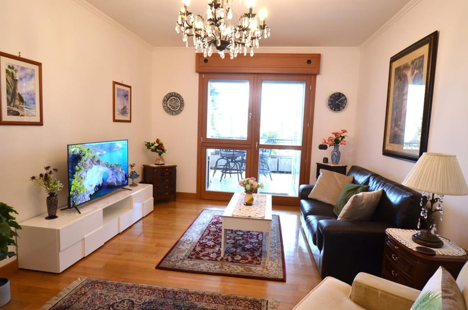 Communal lounge/ TV room, TV and multimedia, Living room, Seating area, Evening entertainment