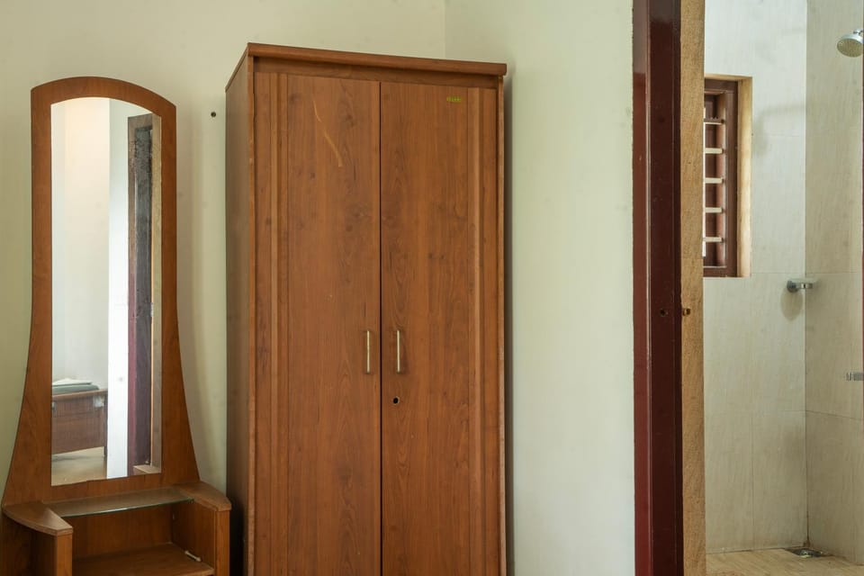 Bedroom, wardrobe