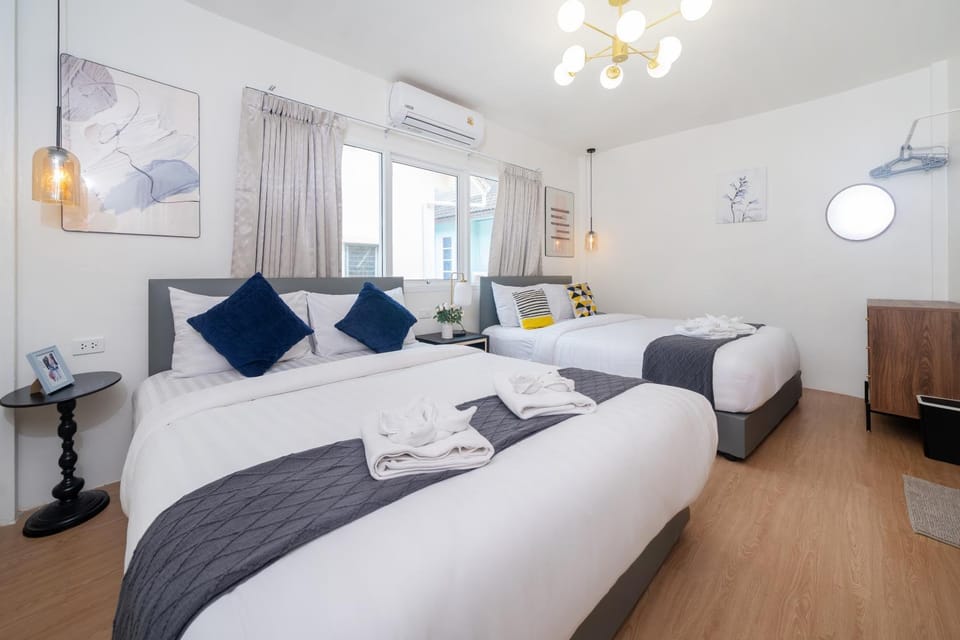Chill Beach Bangla comfy bed and pool 3 bedrooms 10pax House in Patong