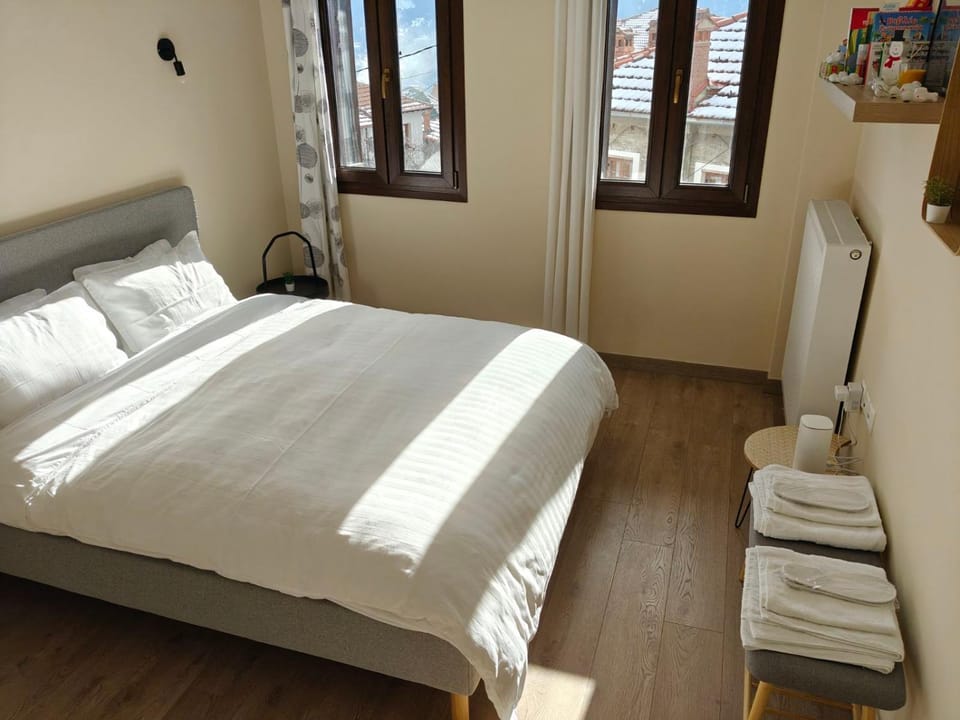 Bedroom, towels