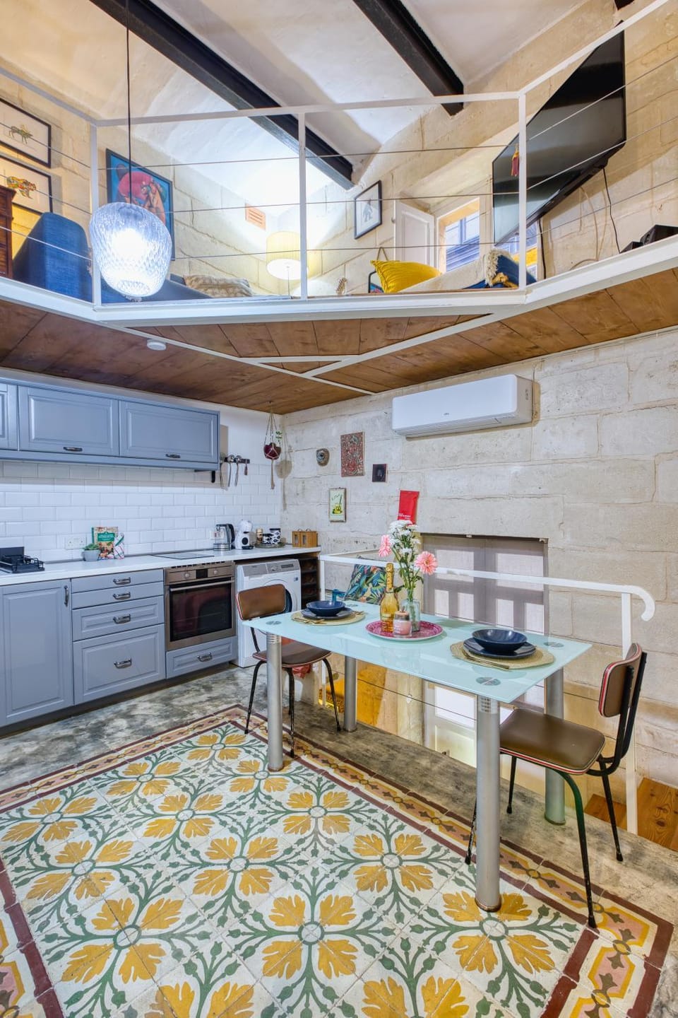 TV and multimedia, Kitchen or kitchenette, Living room, Dining area