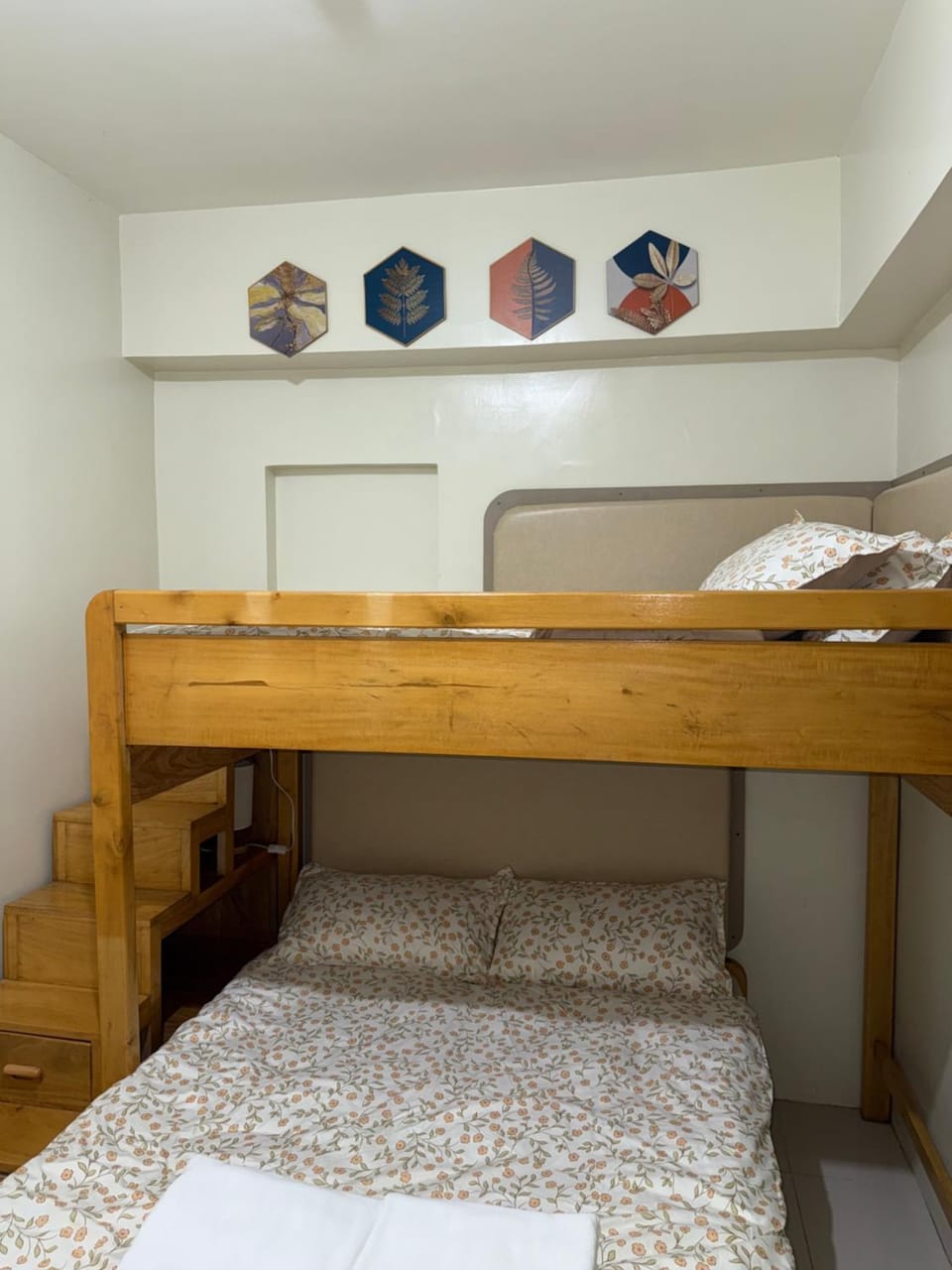 Bedroom, bunk bed