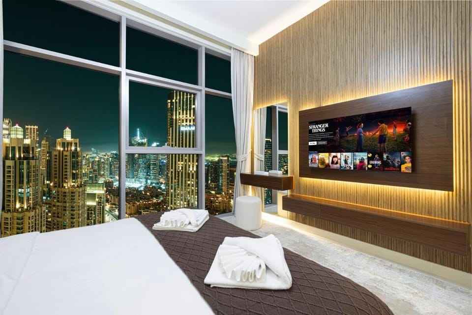 Spacious Lux 4 Bed with Large Balcony and Burj View by Vista Stays Dubai Apartment in Dubai