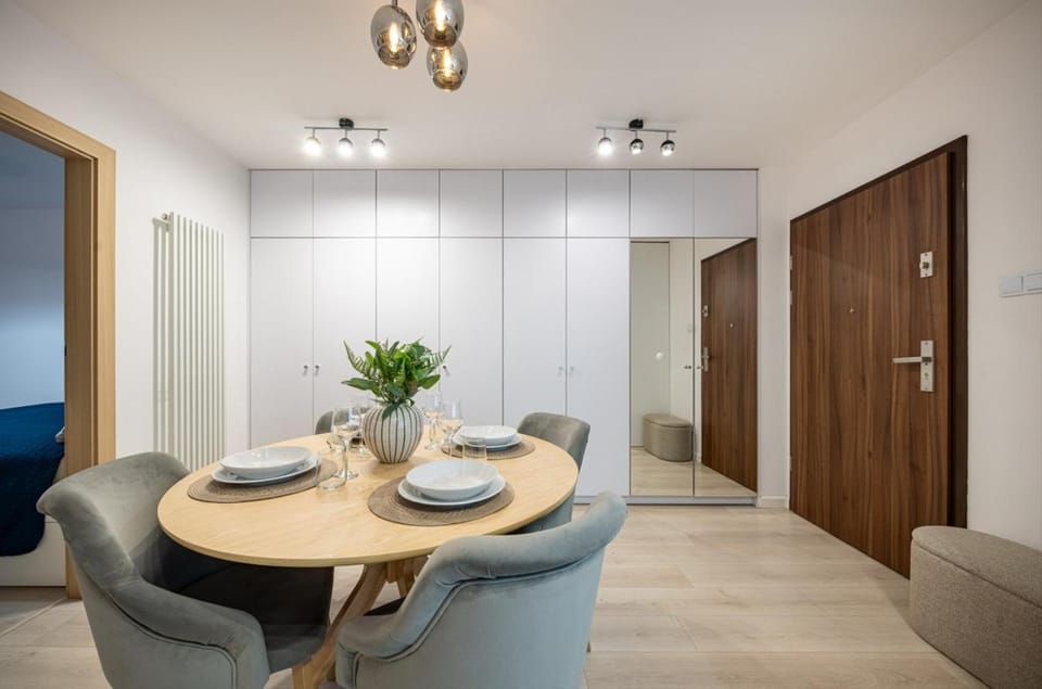 Seating area, Dining area, wardrobe
