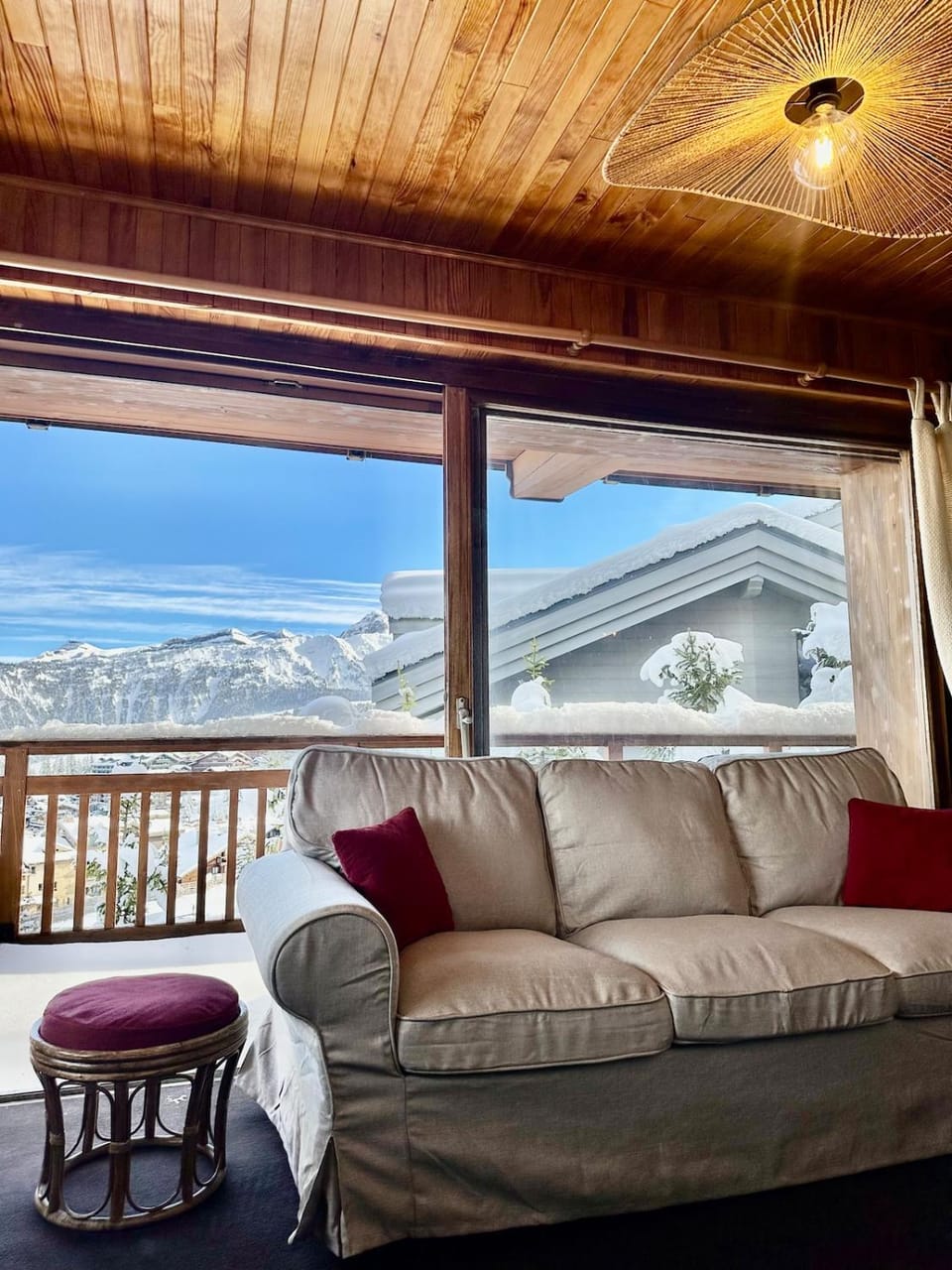 Living room, Mountain view