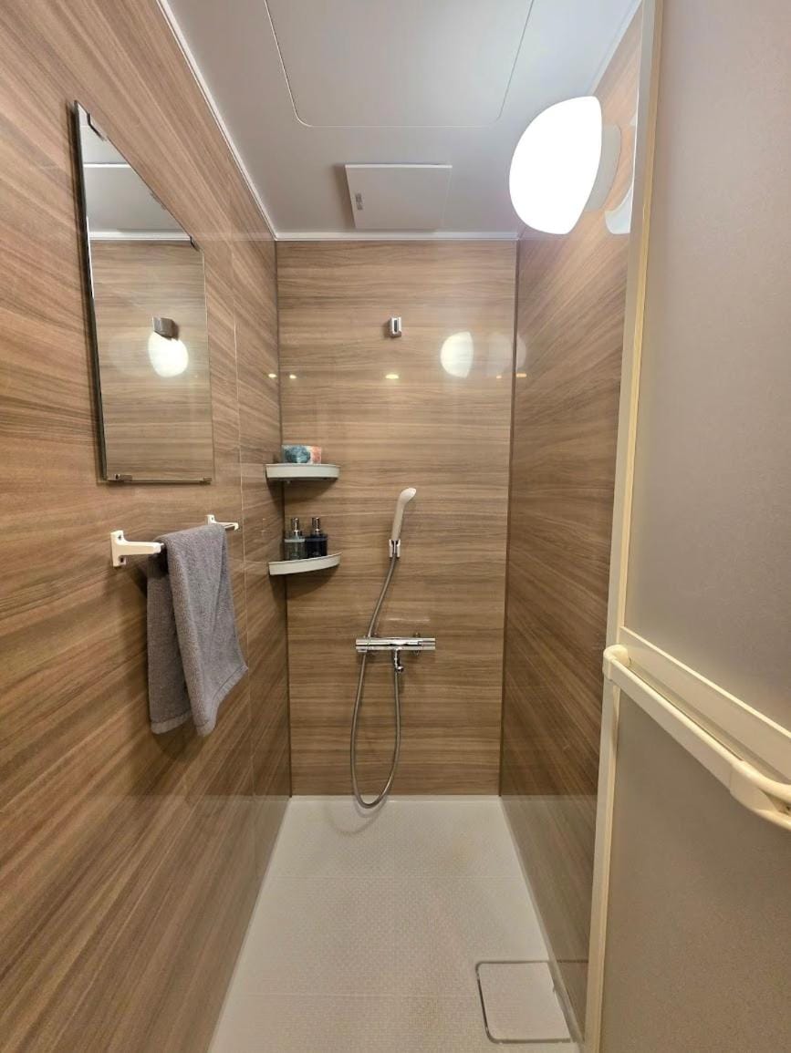Shower, Bathroom