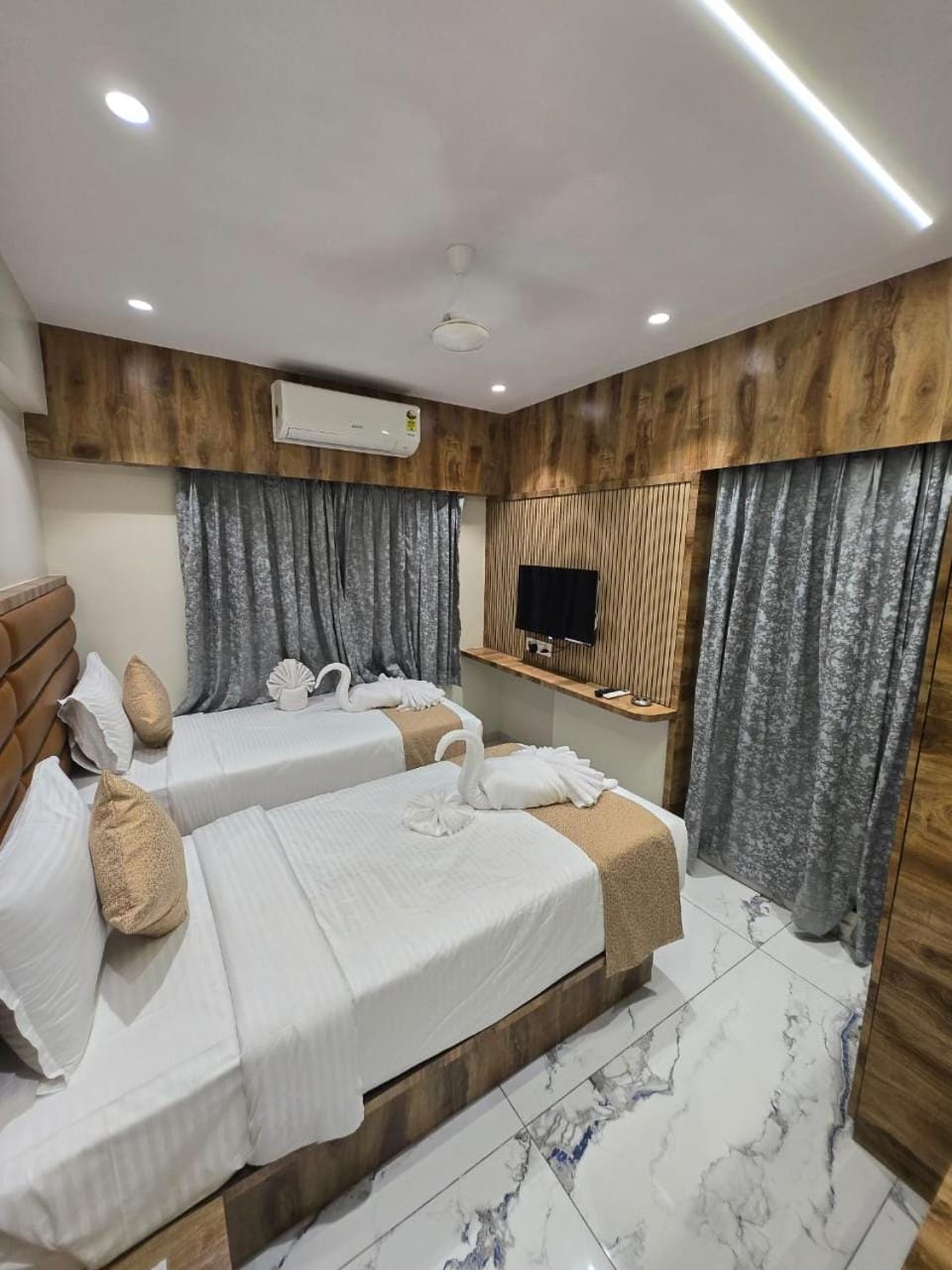 Bed, TV and multimedia, Photo of the whole room