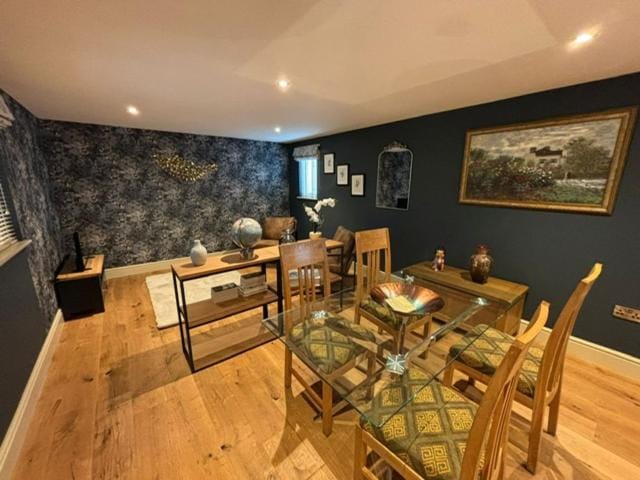 Seating area, Dining area