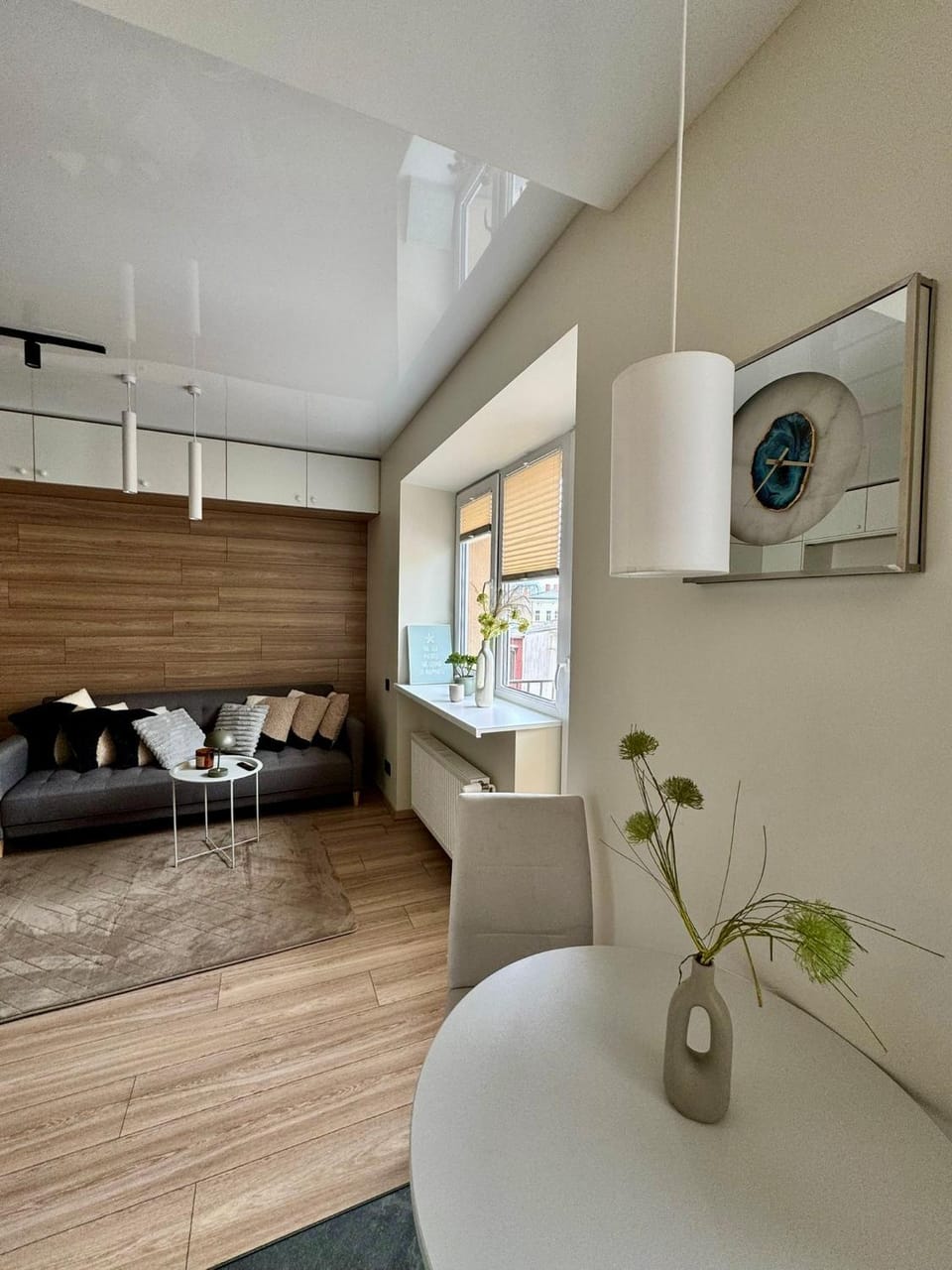 Living room, Seating area, Dining area