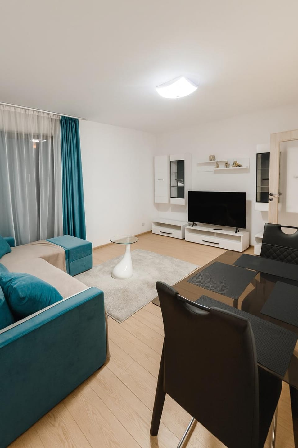 Communal lounge/ TV room, Living room, Seating area