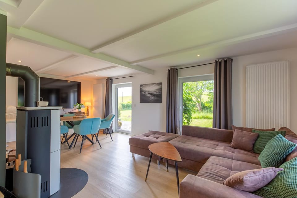 Living room, Seating area, Dining area