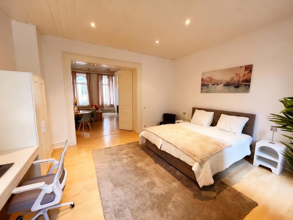 Bed, Photo of the whole room, Bedroom