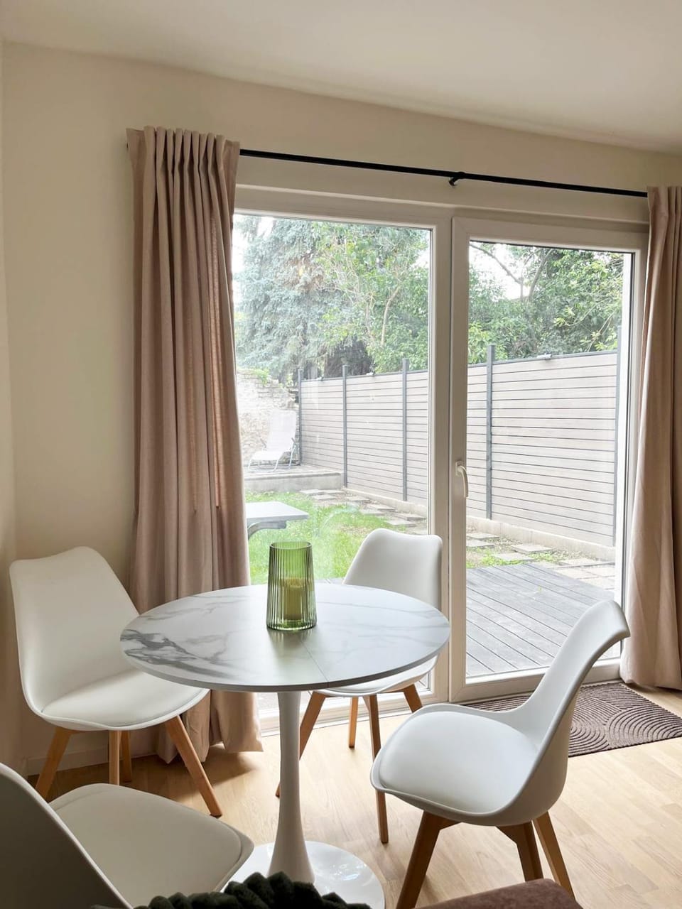 Day, Garden, Seating area, Dining area