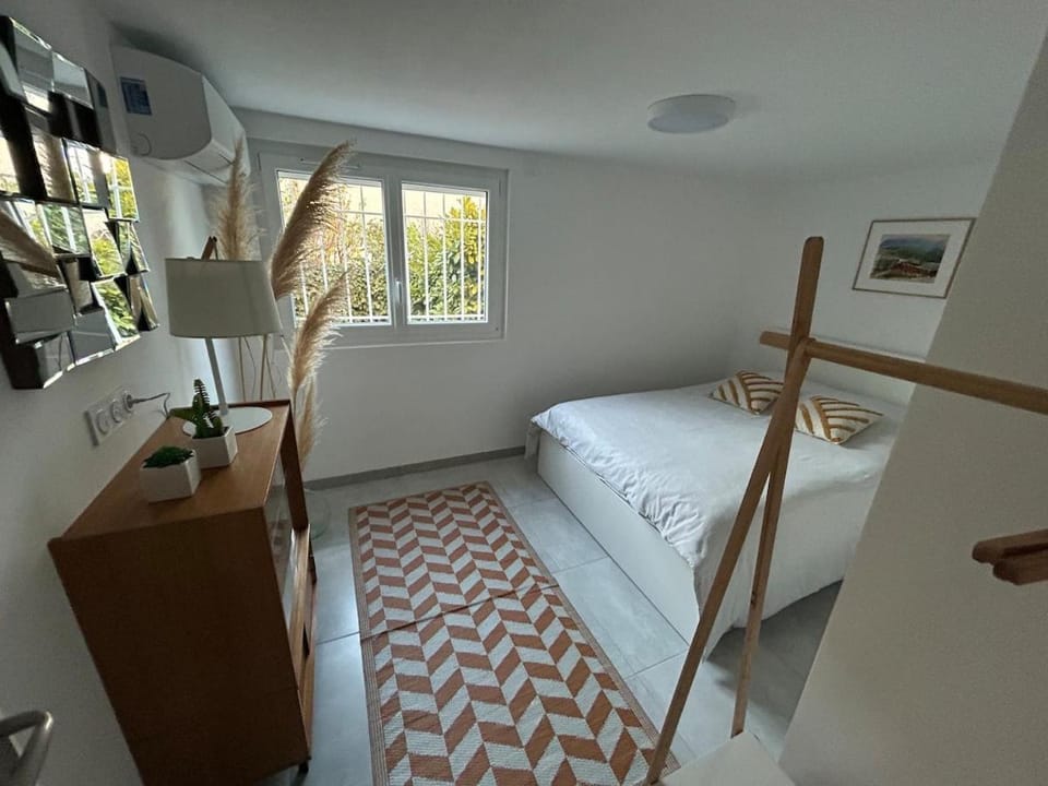 Appartement 6 couchages proche grands buffets et centre ville avec jardin Apartment in Narbonne
