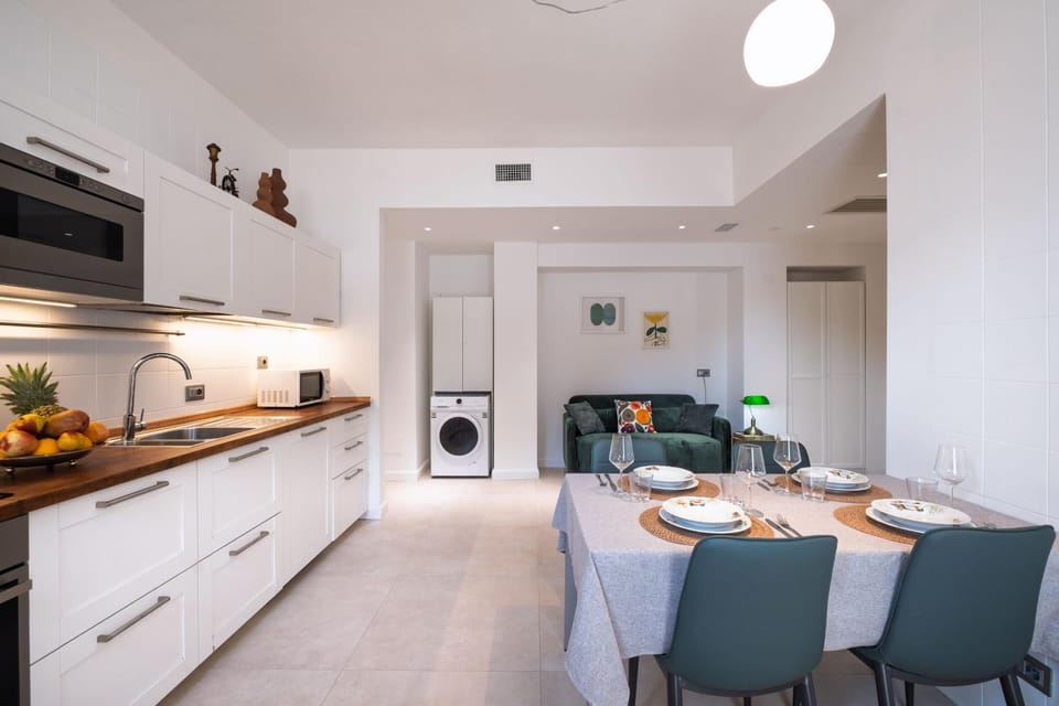 Kitchen or kitchenette, Living room, Dining area, Food, pet friendly, stove, washing machine