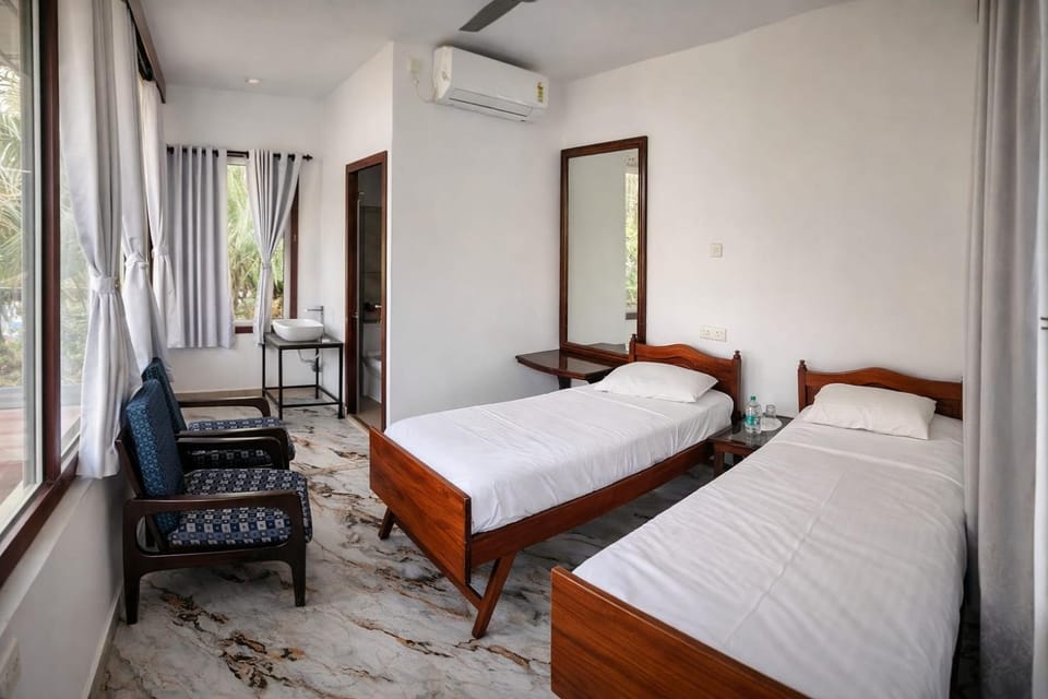 Mia Riaan Lake View Resort Hotel in Kochi