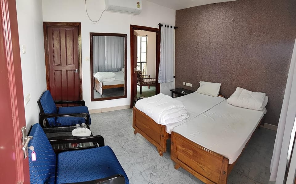 Mia Riaan Lake View Resort Hotel in Kochi