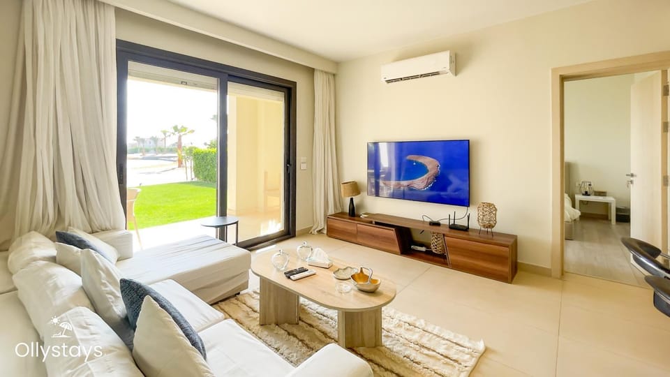 TV and multimedia, Living room, Seating area, air conditioner