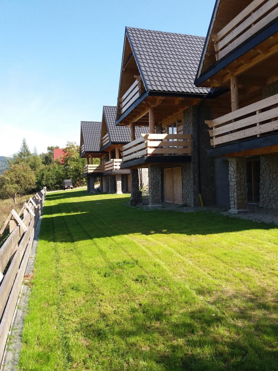 Property building, Day, Natural landscape, Garden, Garden view