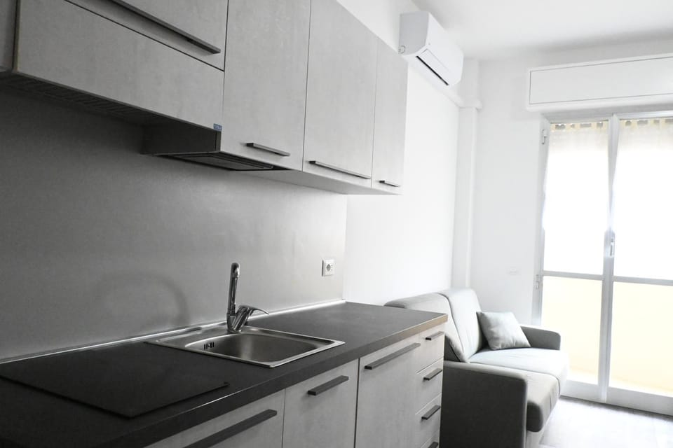 F007 - Fano, monolocale fronte mare in residence con piscina Apartment in Marche