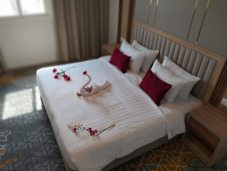 Bed, Photo of the whole room, Bedroom, towels