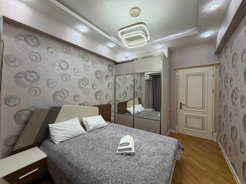 Bed, Bedroom, towels, wardrobe