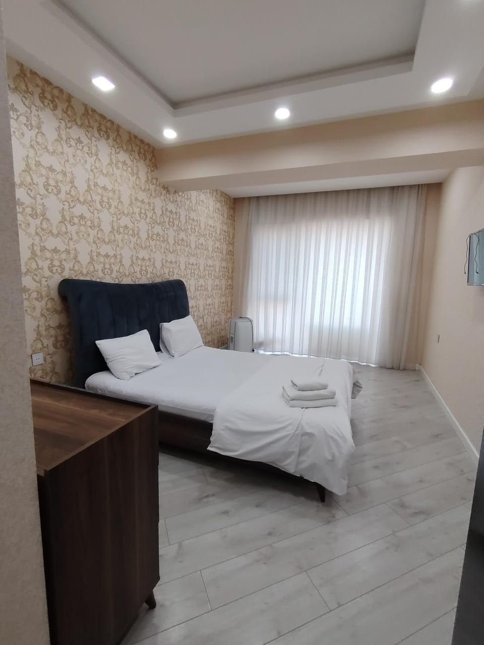 Bed, Bedroom, towels