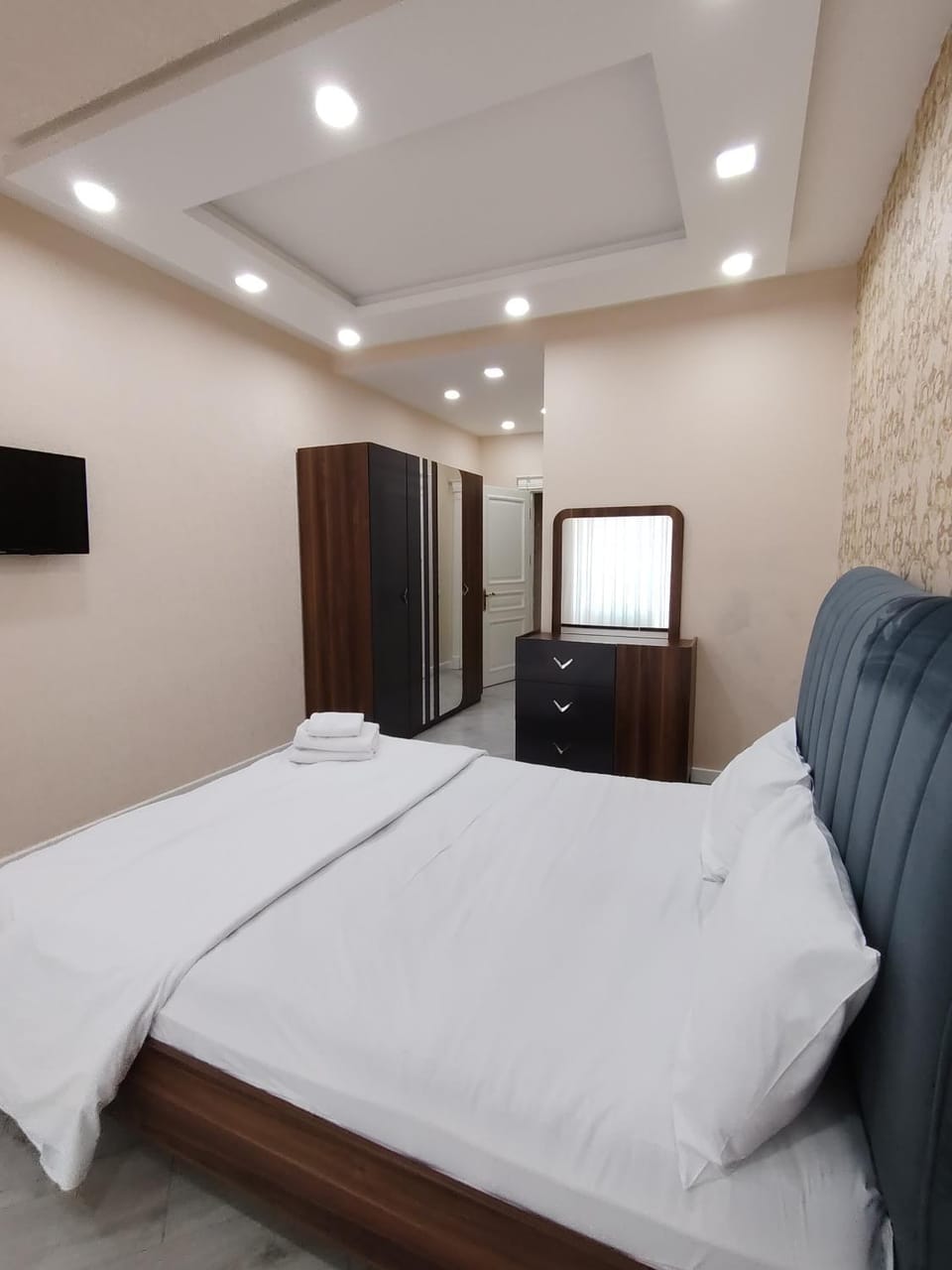 Bed, TV and multimedia, Bedroom, wardrobe