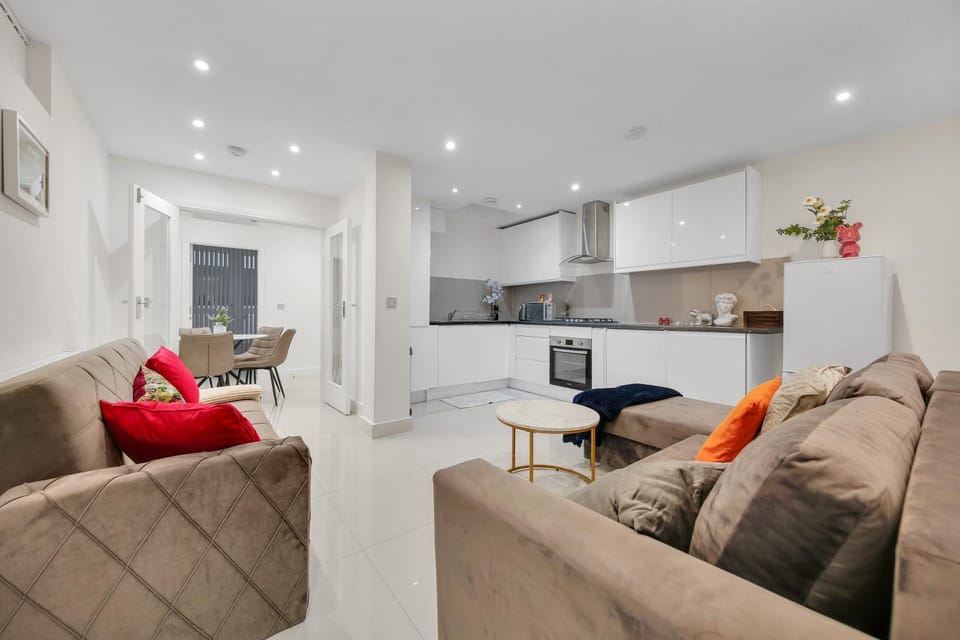 Victoria Apartment LGF 2bed 2bath Apartment in City of Westminster