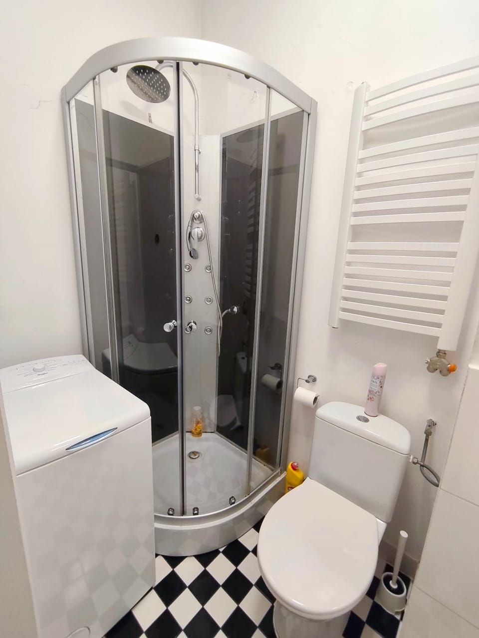 Shower, Toilet