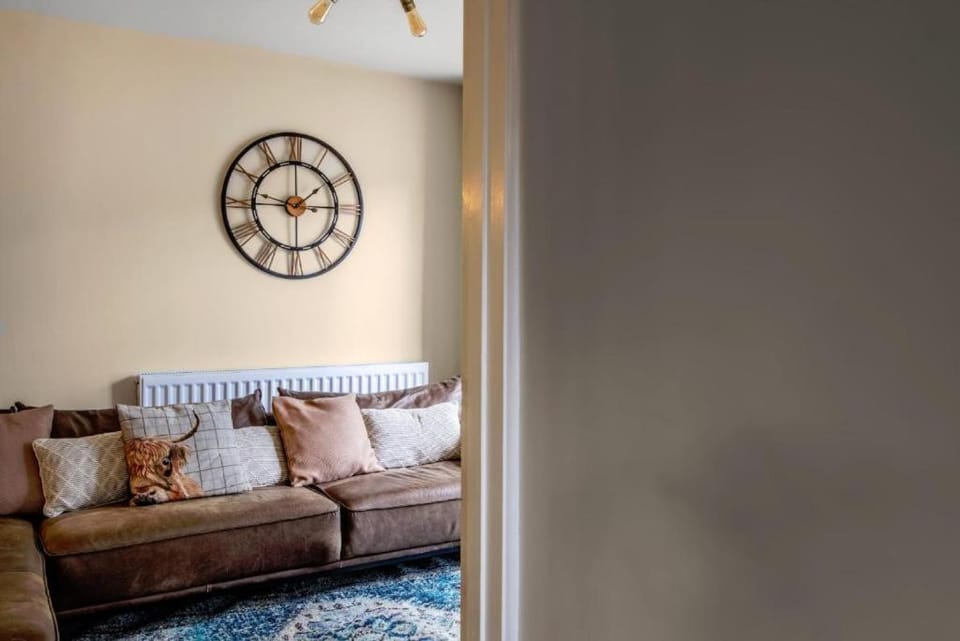 Cosy 4 BR Bungalow House with Free Parking Apartment in Norwich