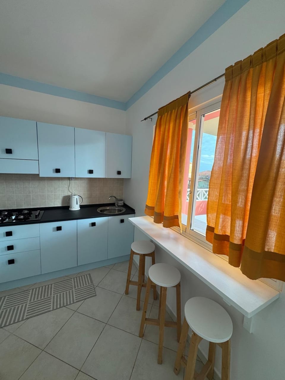 Kitchen or kitchenette, Dining area, stove