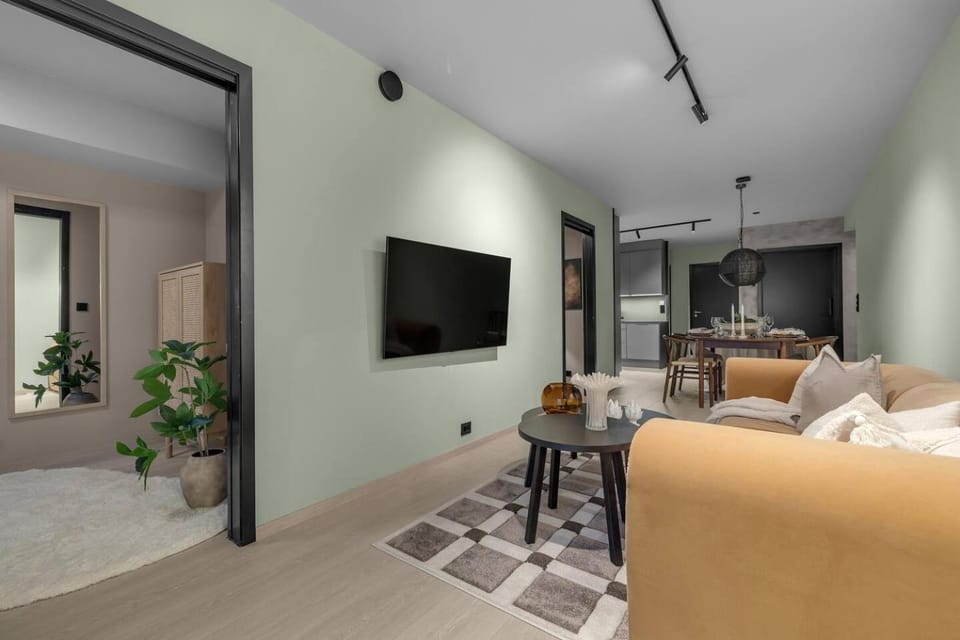TV and multimedia, Living room, Seating area, Dining area