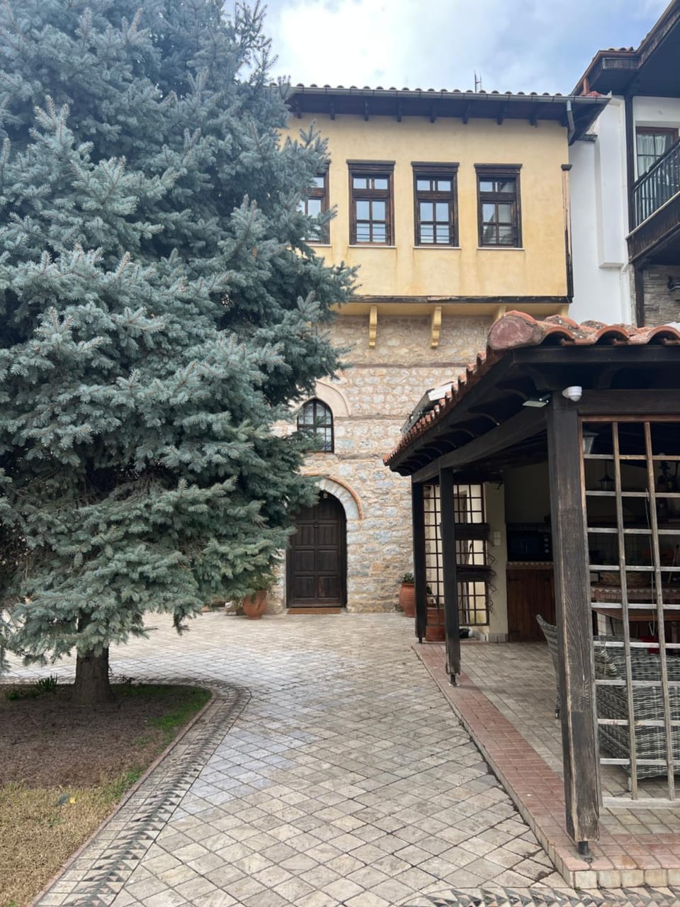Property building, Facade/entrance, Day