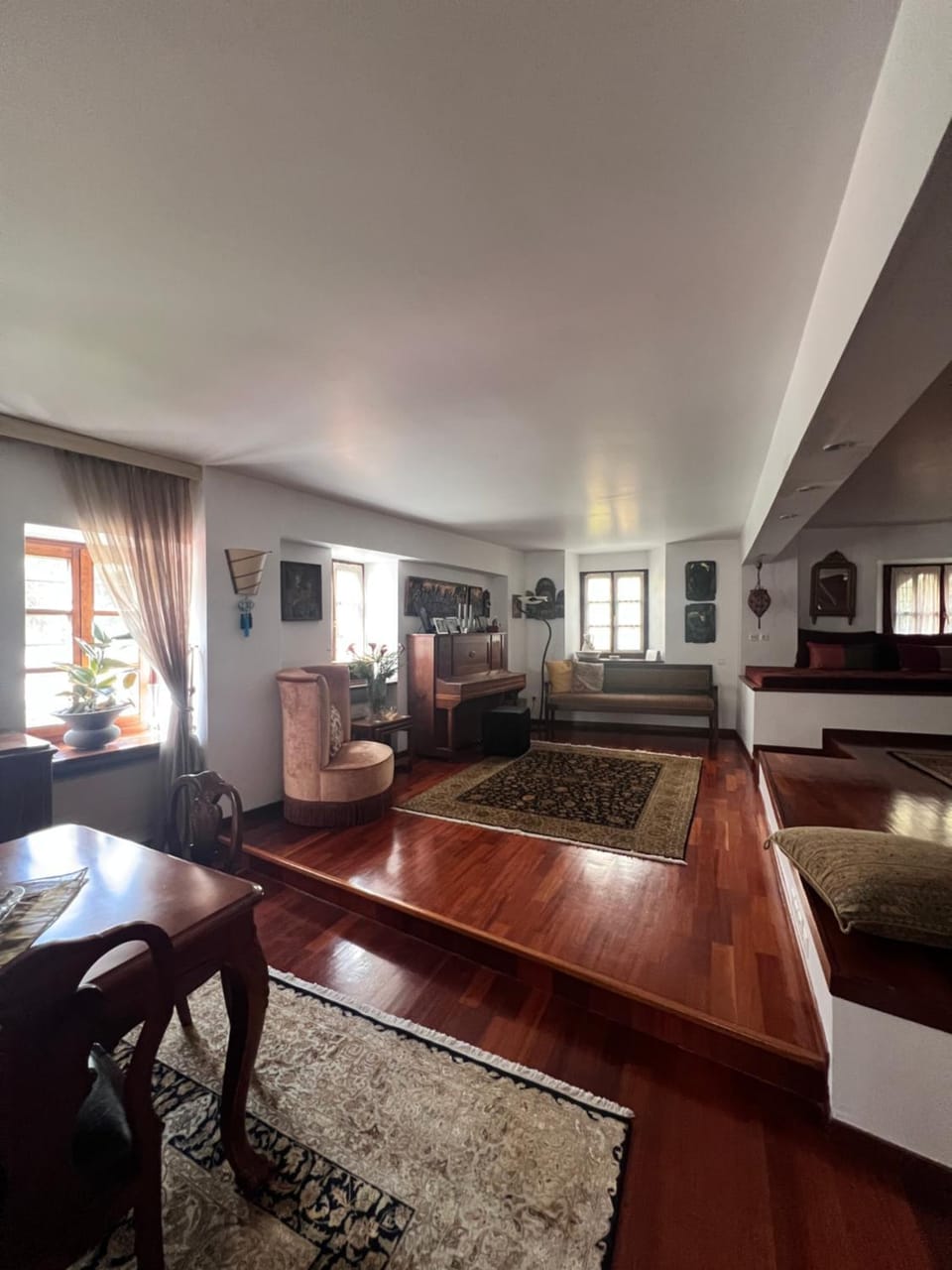 Living room, Photo of the whole room, Seating area