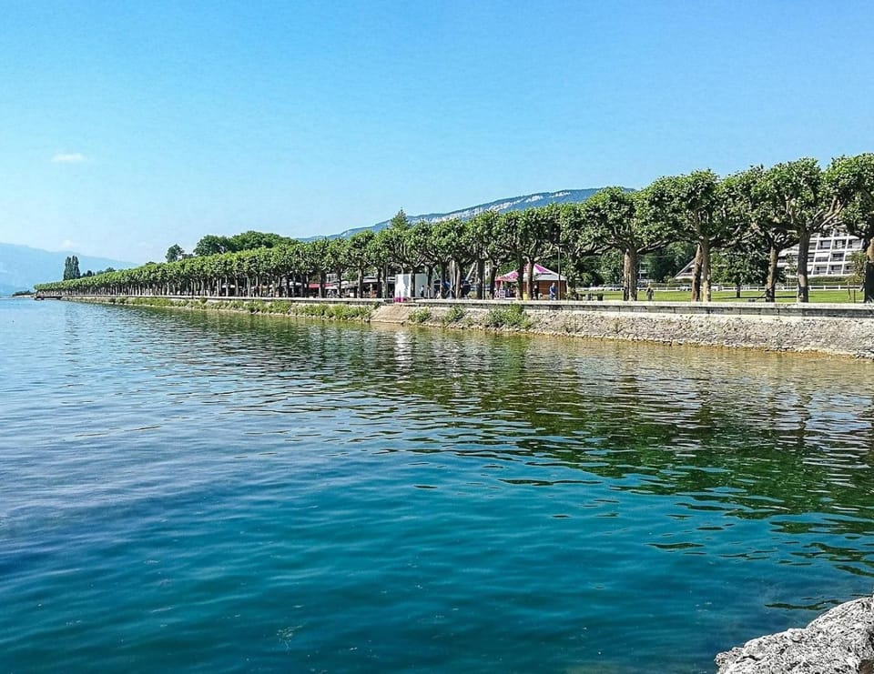 Nearby landmark, Day