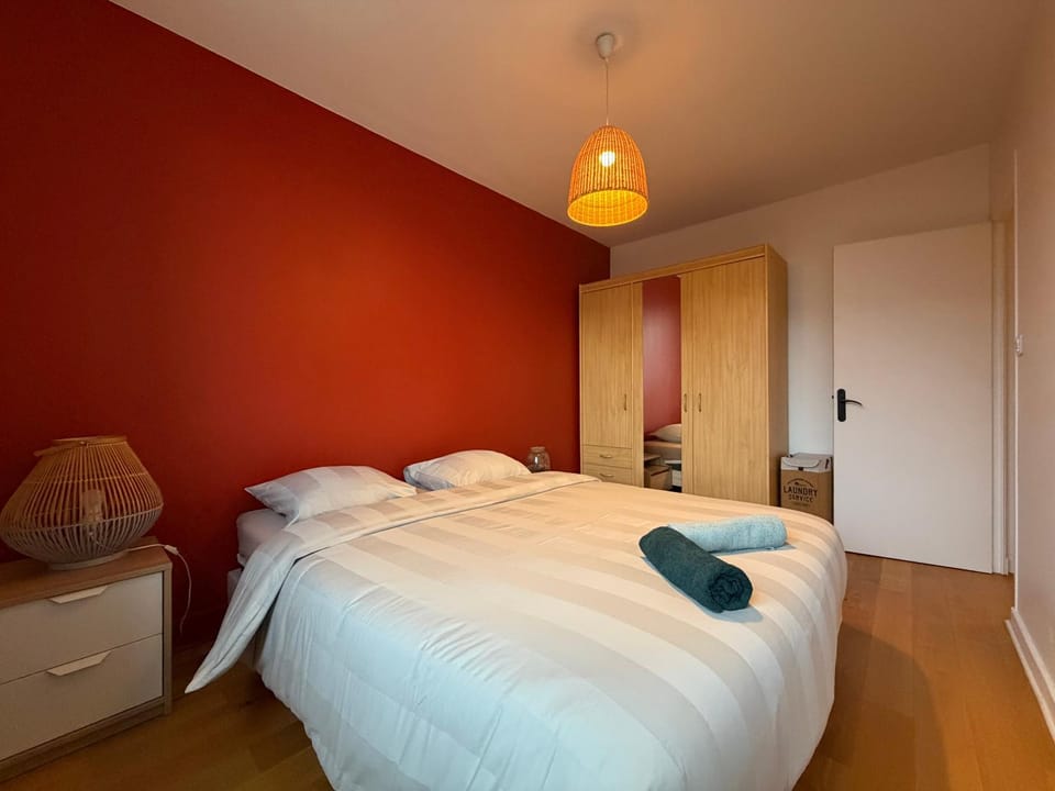 Bed, Photo of the whole room, Bedroom, towels, wardrobe